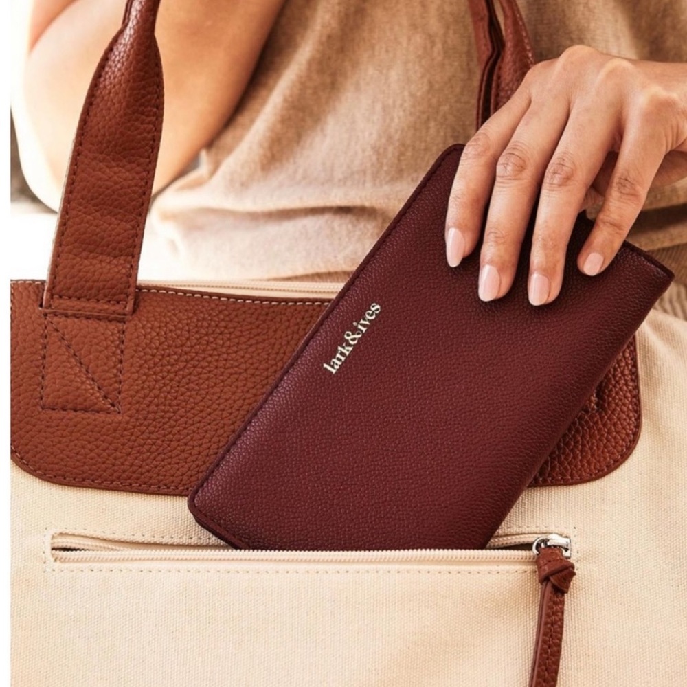Lark&Ives Wallet: Burgundy